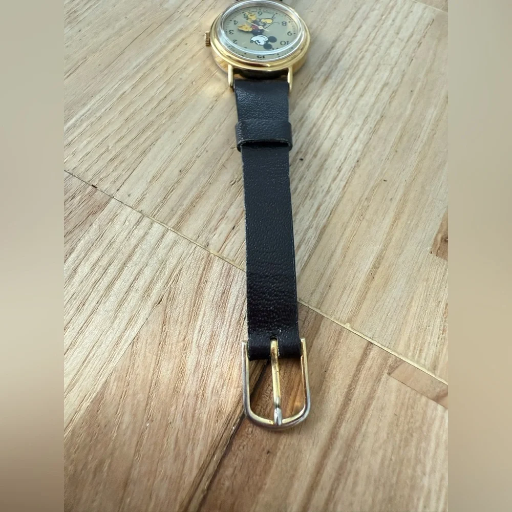 Vintage Disney Lorus Mickey Mouse moving arms watch NEW BATTERY